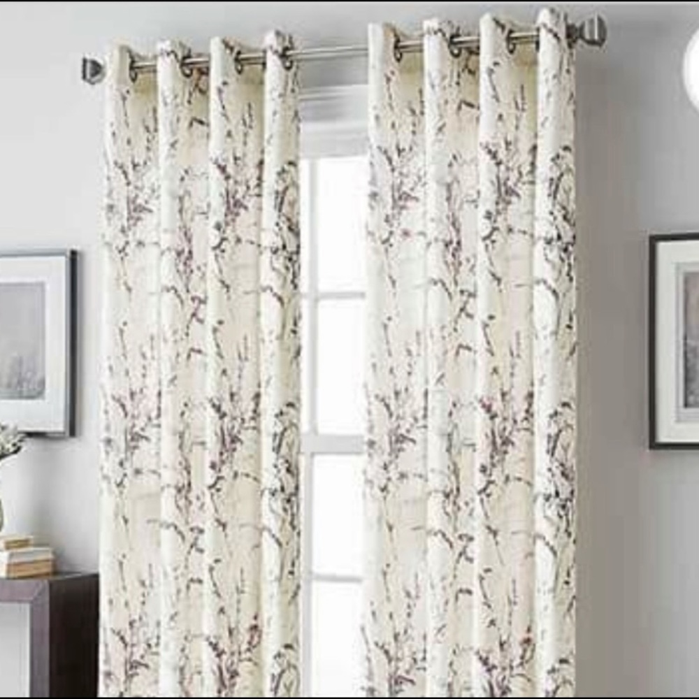 2 curtain panels